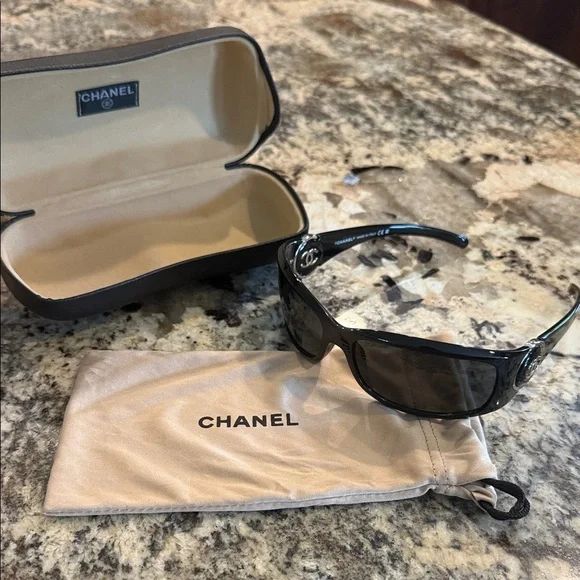 CHANEL Black Sunglasses with Case and Pouch - Picture 1 of 6